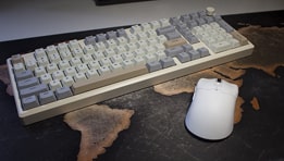 Test de la souris Epomaker Click Mouse : précision et sobriété