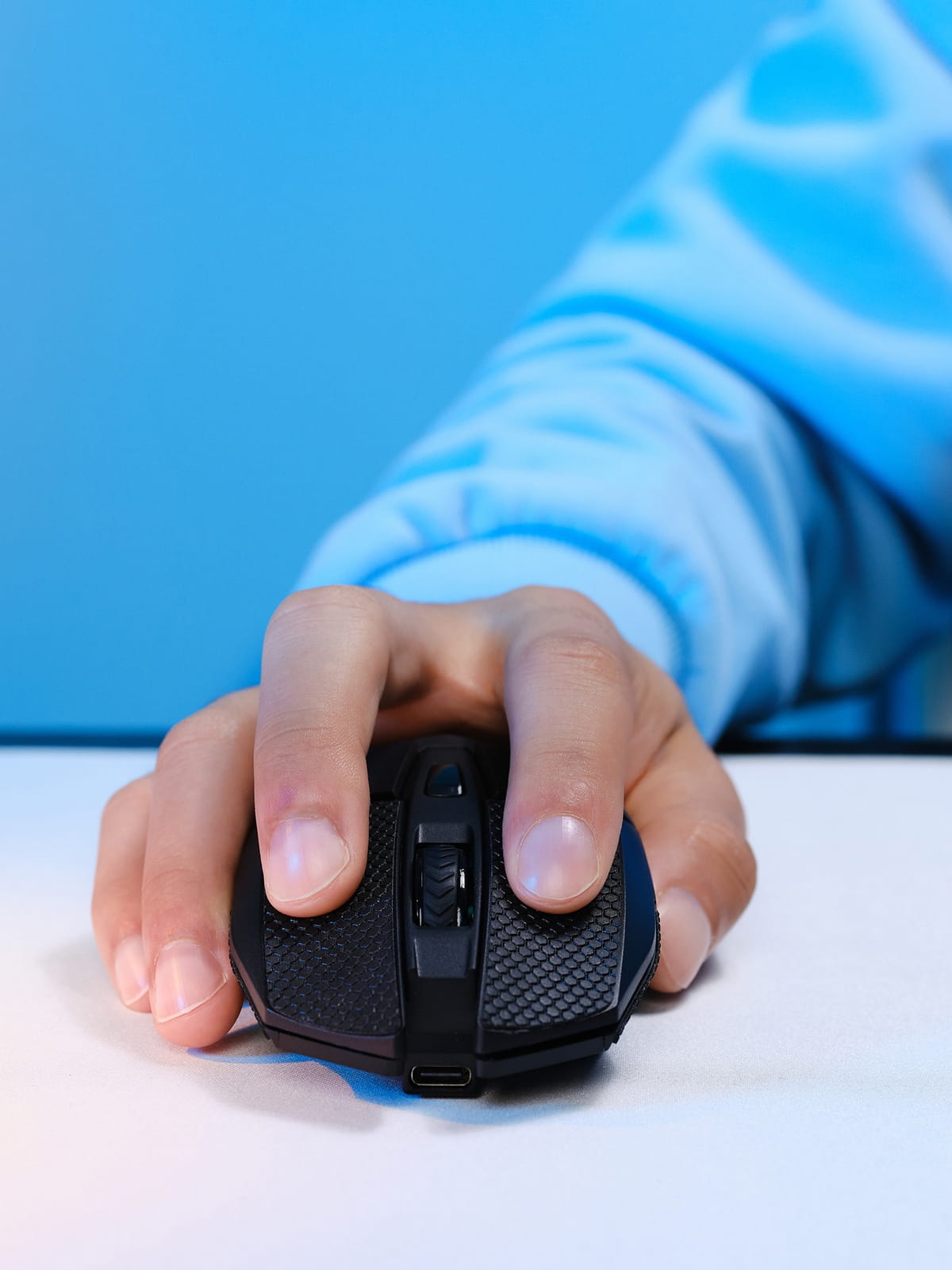 Test Trust Gaming GXT 122 Felox+ : La souris sans fil polyvalente qui ne ruine pas votre budget
