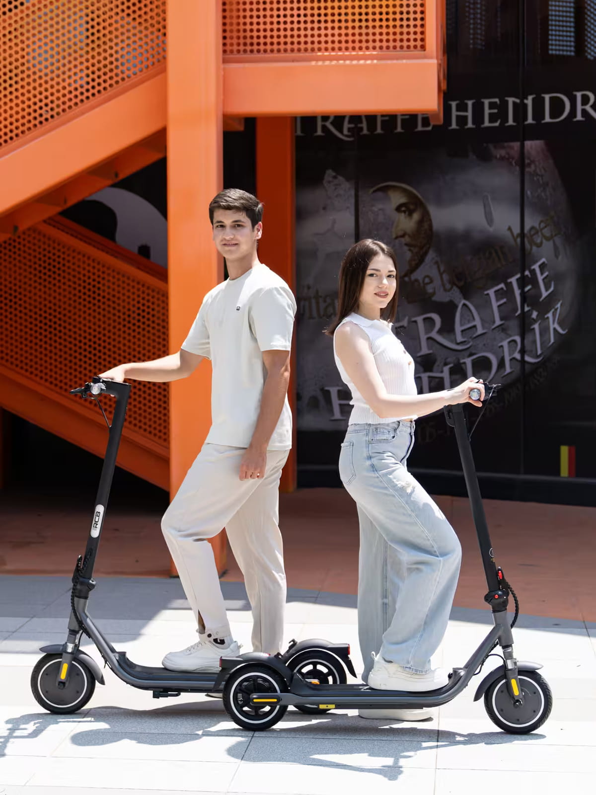 Test RCB R16. Une trottinette électrique légère et pratique pour la ville