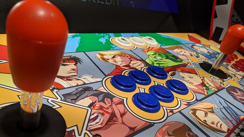 Couverture de l'article : Arcade, bornes et flippers : pourquoi les geeks rêvent toujours de salles de jeux à la maison