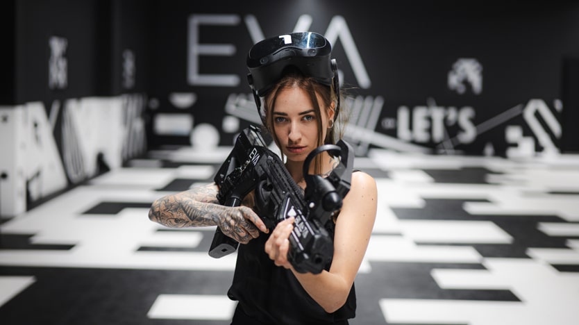 Découvrez notre avis sur EVA VR - Esport Virtual Arena, une expérience eSport révolutionnaire en réalité virtuelle. Plongez dans 500m2 de jeu, explorez divers modes comme le team deathmatch et les zombies. Immersion et fun garantis pour toute la famille.