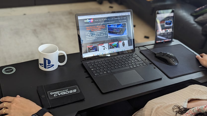 Test : bureau Couchmaster CYBOSS pour jouer et travailler sur son canapé