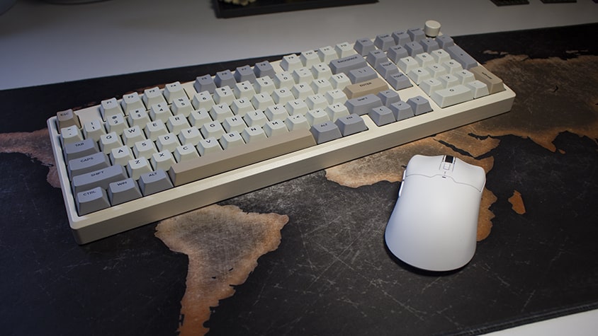 Couverture de l'article : Test de la souris Epomaker Click Mouse : précision et sobriété