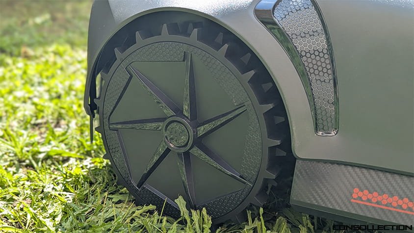 Les grandes roues du robot tondeuse
