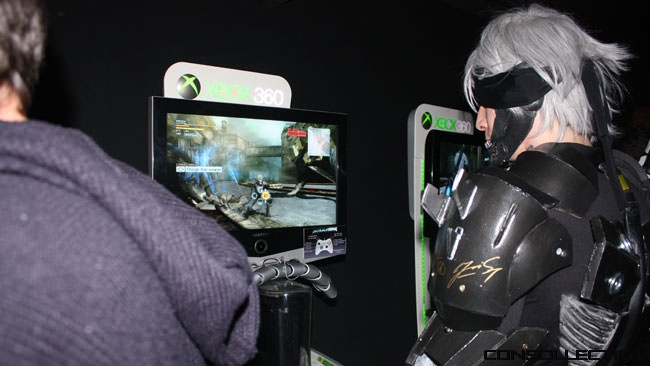 Raiden qui joue Raiden dans Metal Gear Rising : Revengeance sur Xbox 360
